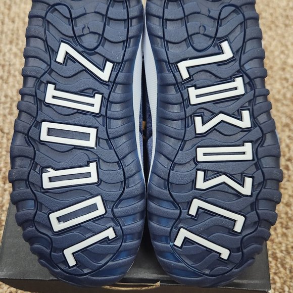 Air Jordan 11 Retro "Midnight Navy" - Picture 6 of 7